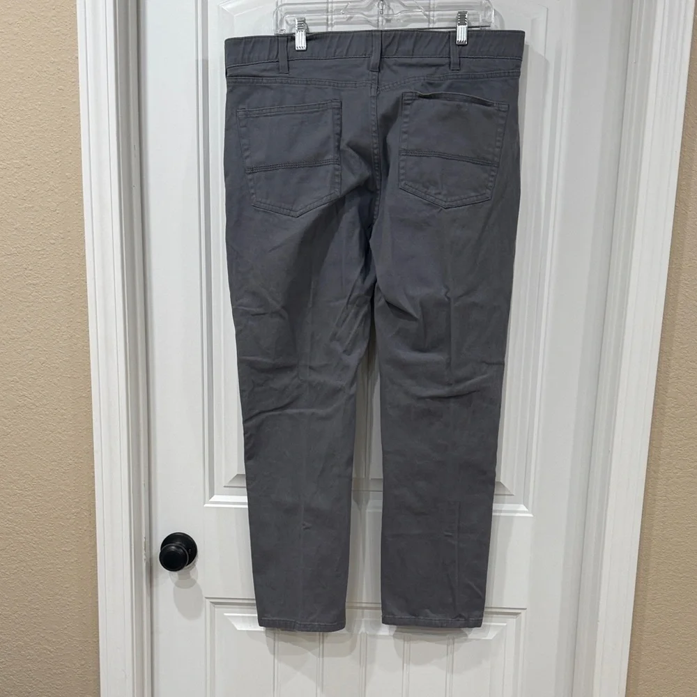 EUC Classic Men's Charcoal Gray Comfort Waist Jeans